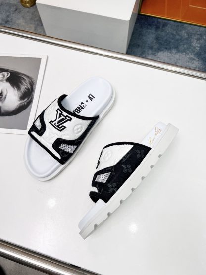 Louis Vuitton luxury men and women couple slippers - Image 3