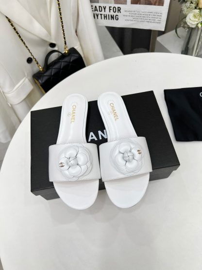 Chanel new white fabric sheepskin slippers - Image 3