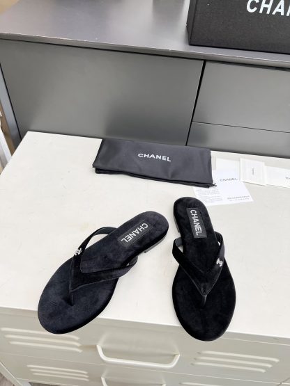 Chanel Spring/Summer Leather Velvet Black Flip-Flops - Image 3