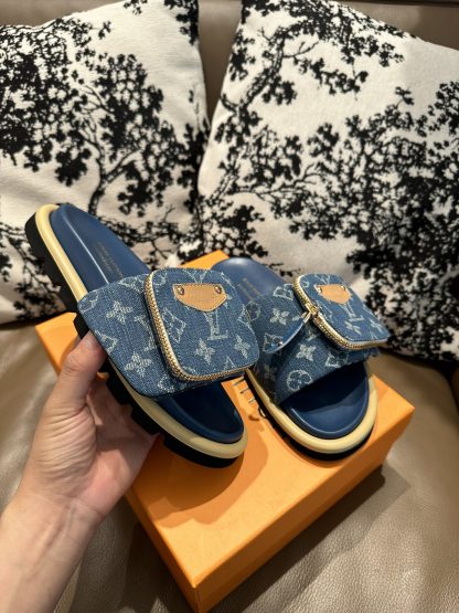 Louis Vuitton Couple's Small Backpack and Four-Color Slippers - Image 3