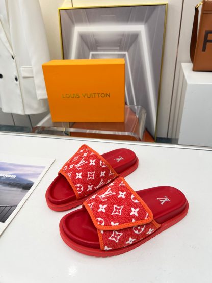 Louis Vuitton couple's early autumn new embossed logo hot-selling slippers - Image 3