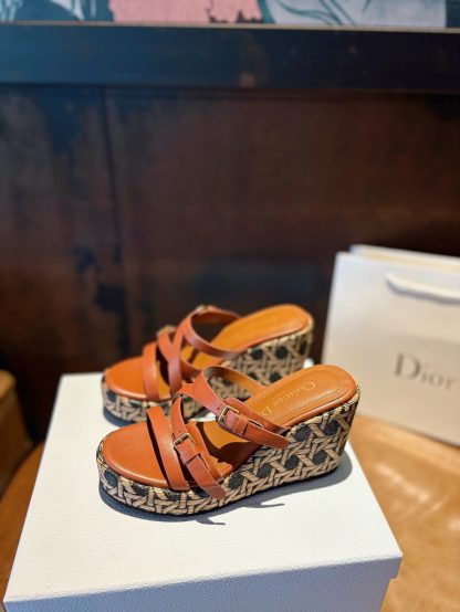 Dior exquisite versatile wedge sandals - Image 3