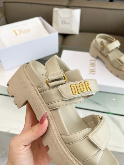 Dior's popular thick-soled mid-heeled sandals - Image 3