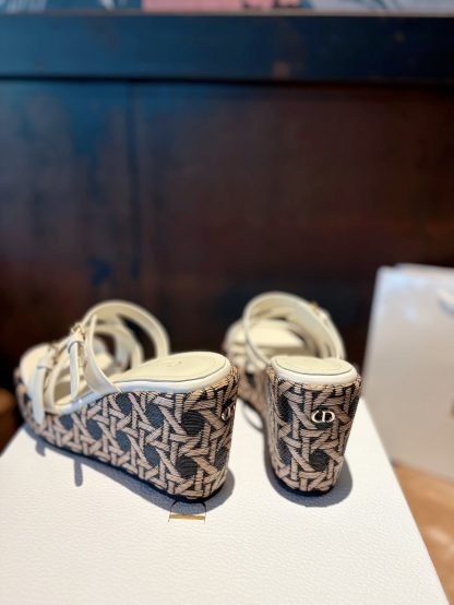 Dior simple and versatile wedge sandals - Image 3