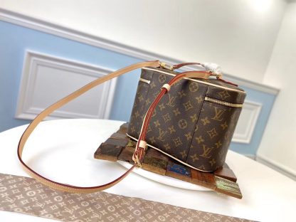 Louis Vuitton cosmetic bag large size - Image 3