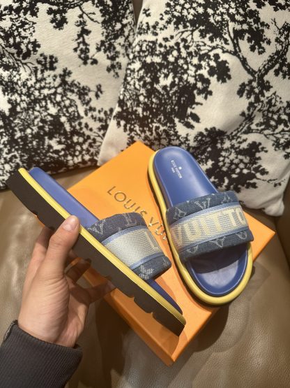 Louis Vuitton classic flip flops - Image 3