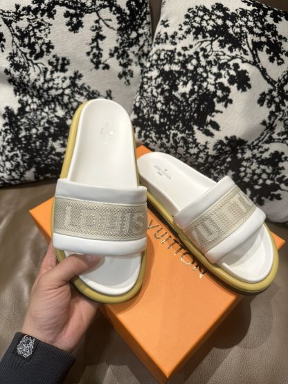 Louis Vuitton classic flip flops - Image 3