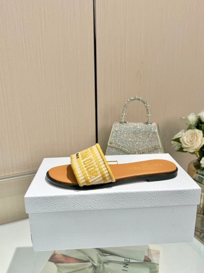 Dior exquisite fashionable flat slippers - Image 3