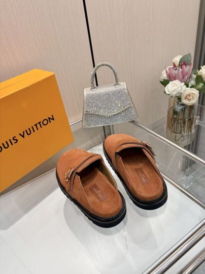 Louis Vuitton winterbreak comfert flat slides - Image 3
