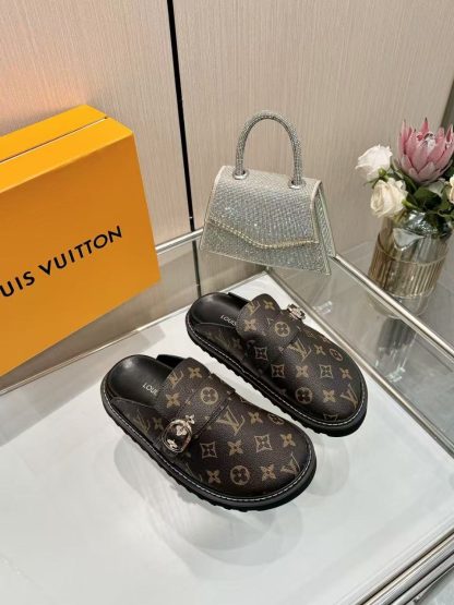 Louis Vuitton winterbreak comfert flat slides - Image 3