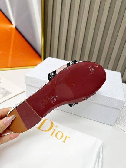 Dior refined embroidered slippers with exquisite soles - Image 4