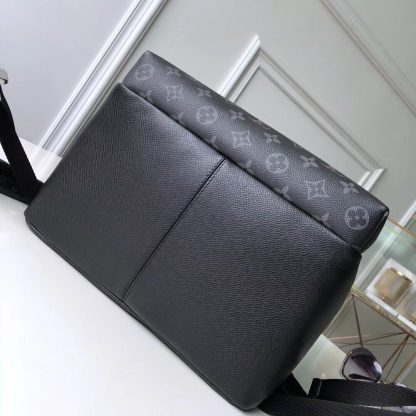 Louis Vuitton DISCOVERY Backpack - Image 4