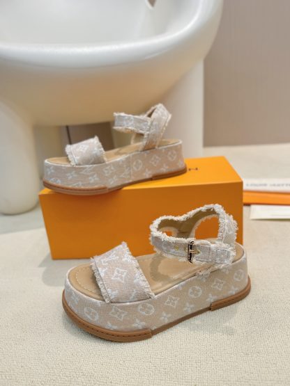 Louis Vuitton's latest stylish casual platform sandals - Image 4