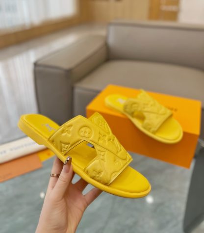 Louis Vuitton embossed grained leather slippers - Image 4