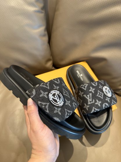 Louis Vuitton classic slippers - Image 4