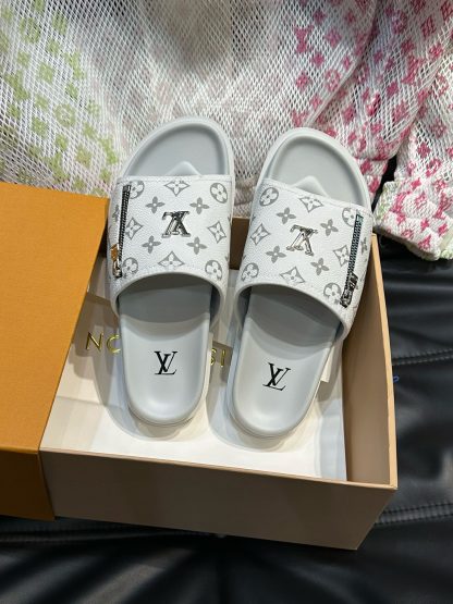 Louis Vuitton high-end men's summer slippers - Image 4