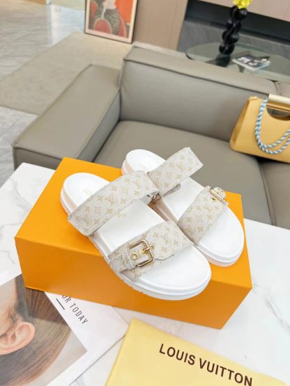 Louis Vuitton Spring and Summer New Slippers - Image 4