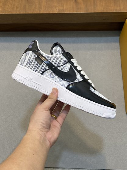 Louis Vuitton co-branded casual sneakers - Image 4