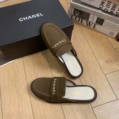 Chanel spring and summer new brown high-grade diamond buckle letter leather butter lazy half-slip sandals - Image 4