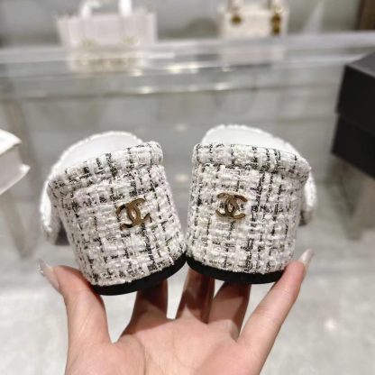 Chanel Spring/Summer New Black and White Mixed Embroidered Linge Classic Sandals Heel Height 5cm - Image 4