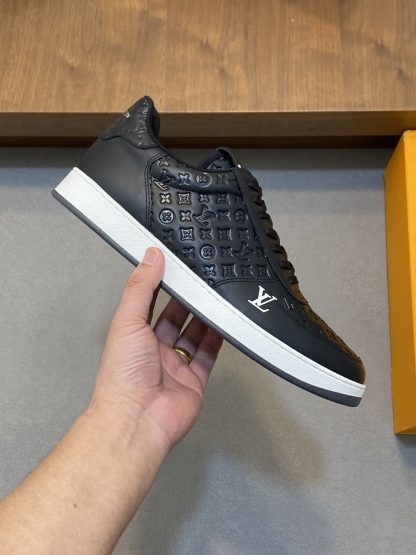 Louis Vuitton Men's Classic Casual Sneakers - Image 4