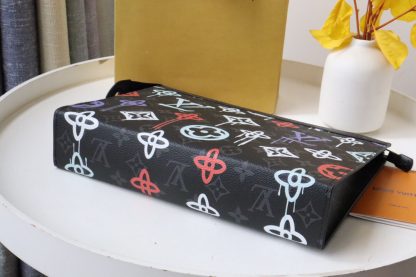 Louis Vuitton Classic POCHETTE VOYAGE Medium Handbag - Image 4
