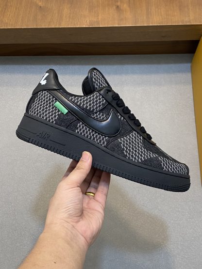 Louis Vuitton co-branded casual sneakers - Image 4