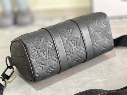 Louis Vuitton's classic Keepall bag - Image 4
