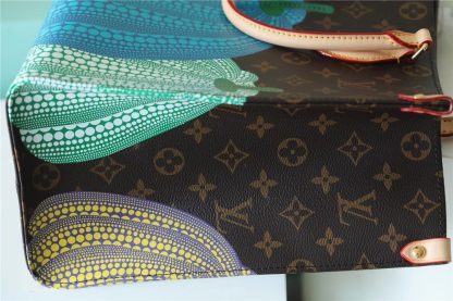 Louis Vuitton Oversized Onthego Bag - Image 4