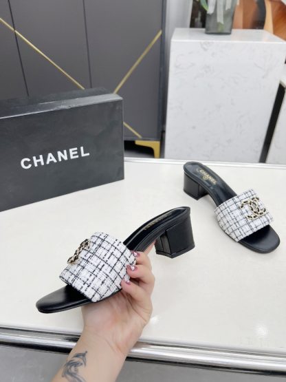 Chanel 2025 new black and white checkered fabric sheepskin thick-heeled sandals - Image 4