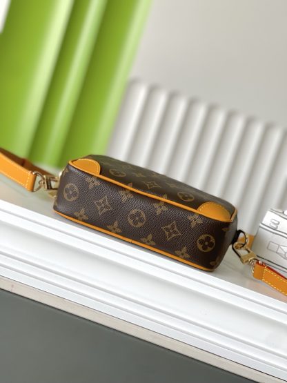 Louis Vuitton TROCADÉRO Mini Messenger Bag - Image 4