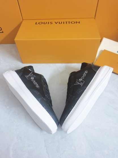 Louis Vuitton classic casual sports sneakers - Image 4