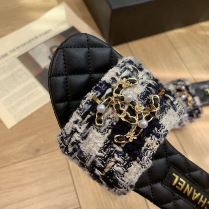 Chanel spring and summer new black and white goddess elegant and durable flat sandals - Image 4