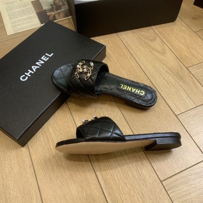 Chanel's new black spring and summer flat sandals with elegant style - Image 4