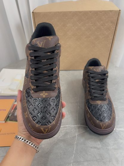 Louis Vuitton couple's co-branded sports shoes - Image 4