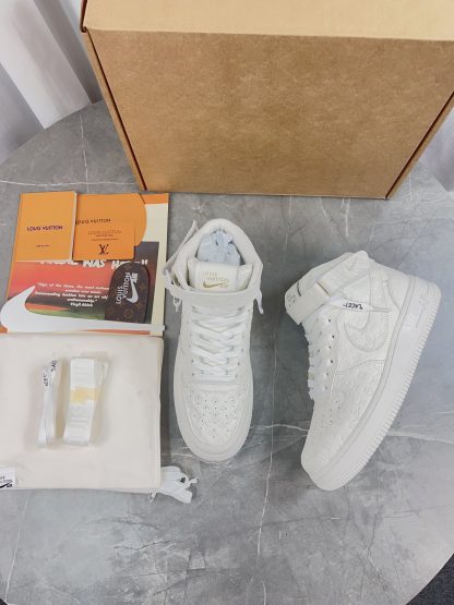 Louis Vuitton couple's co-branded sports shoes - Image 4