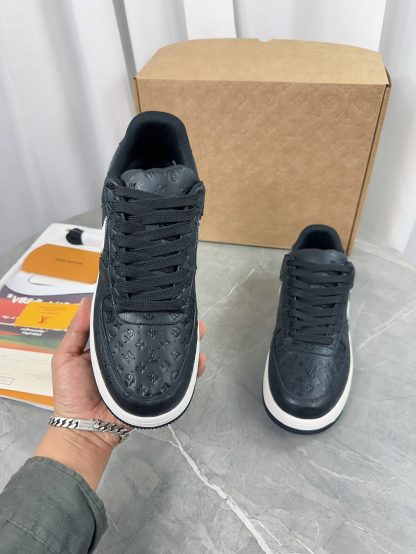 Louis Vuitton couple's co-branded sports shoes - Image 4