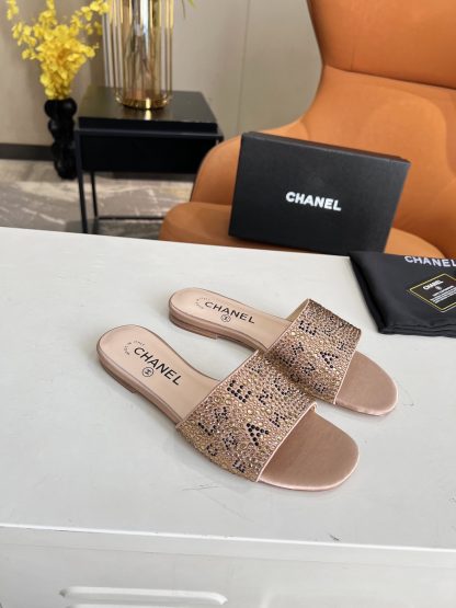 Chanel's most beautiful early spring super shiny water brick champagne sandals - Image 3