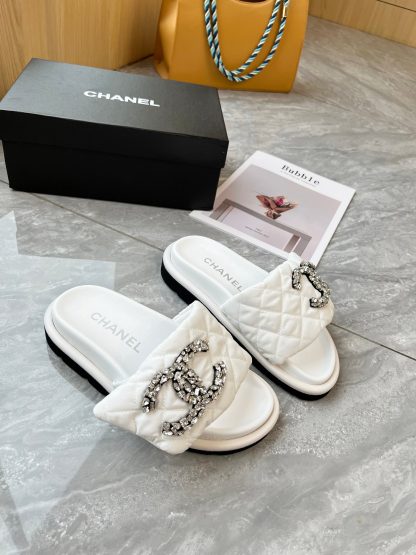 Chanel couple's high-end fashionable white sandals - Image 4