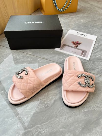 Chanel couple's high-end fashionable pink sandals - Image 4