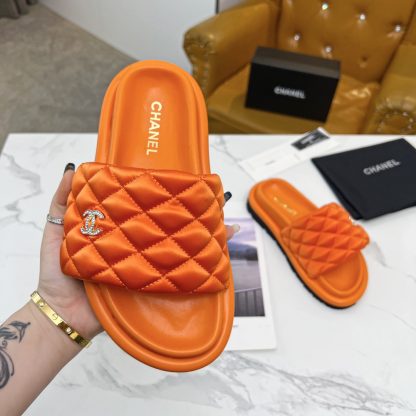 Chanel couple's high-end fashionable orange sandals - Image 4