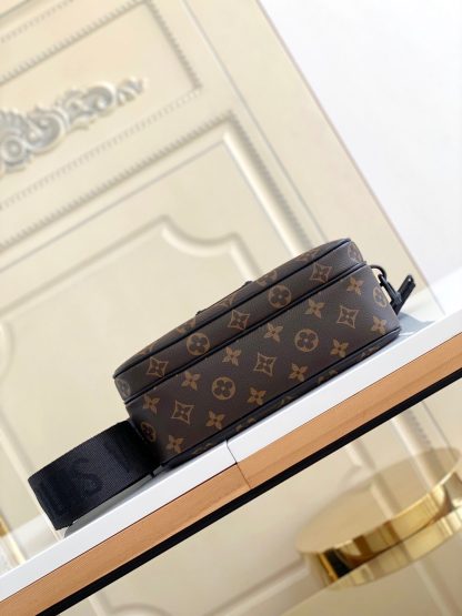 Louis Vuitton S Lock Messenger Bag - Image 4