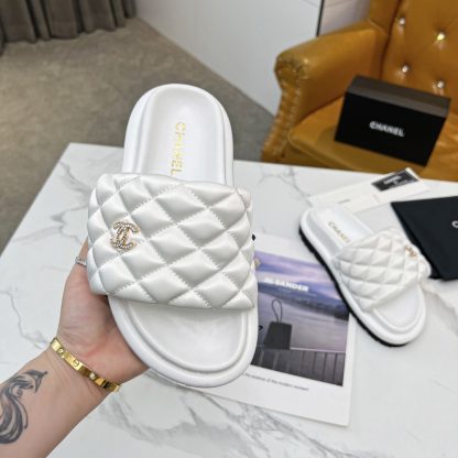 Chanel spring and summer embroidered diamond-shaped platform white sandals - Image 4