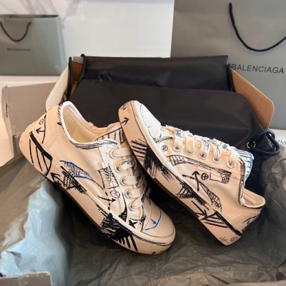 Balenciaga Couple's Fashion Graffiti Canvas Shoes - Image 4