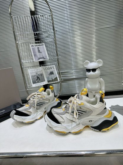 Balenciaga stylish sneakers - Image 4