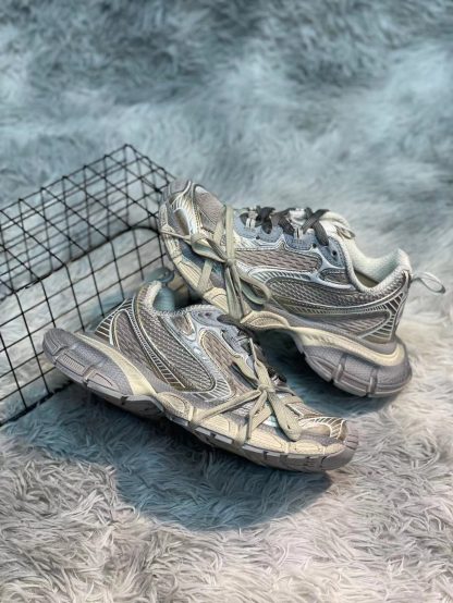 Balenciaga stylish sneakers - Image 4