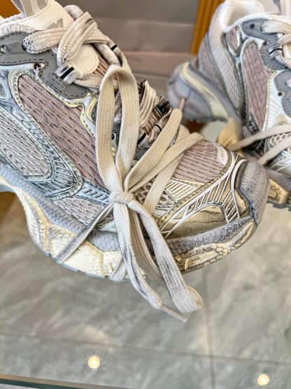 Balenciaga stylish sneakers - Image 4