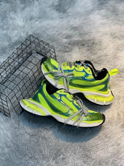 Balenciaga stylish sneakers - Image 4