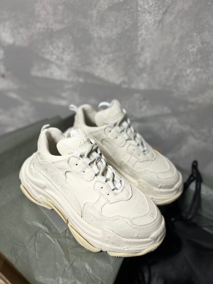 Balenciaga Fashion Canvas Dad Shoes - Image 4