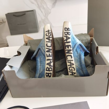 Balenciaga distressed graffiti casual shoes - Image 4